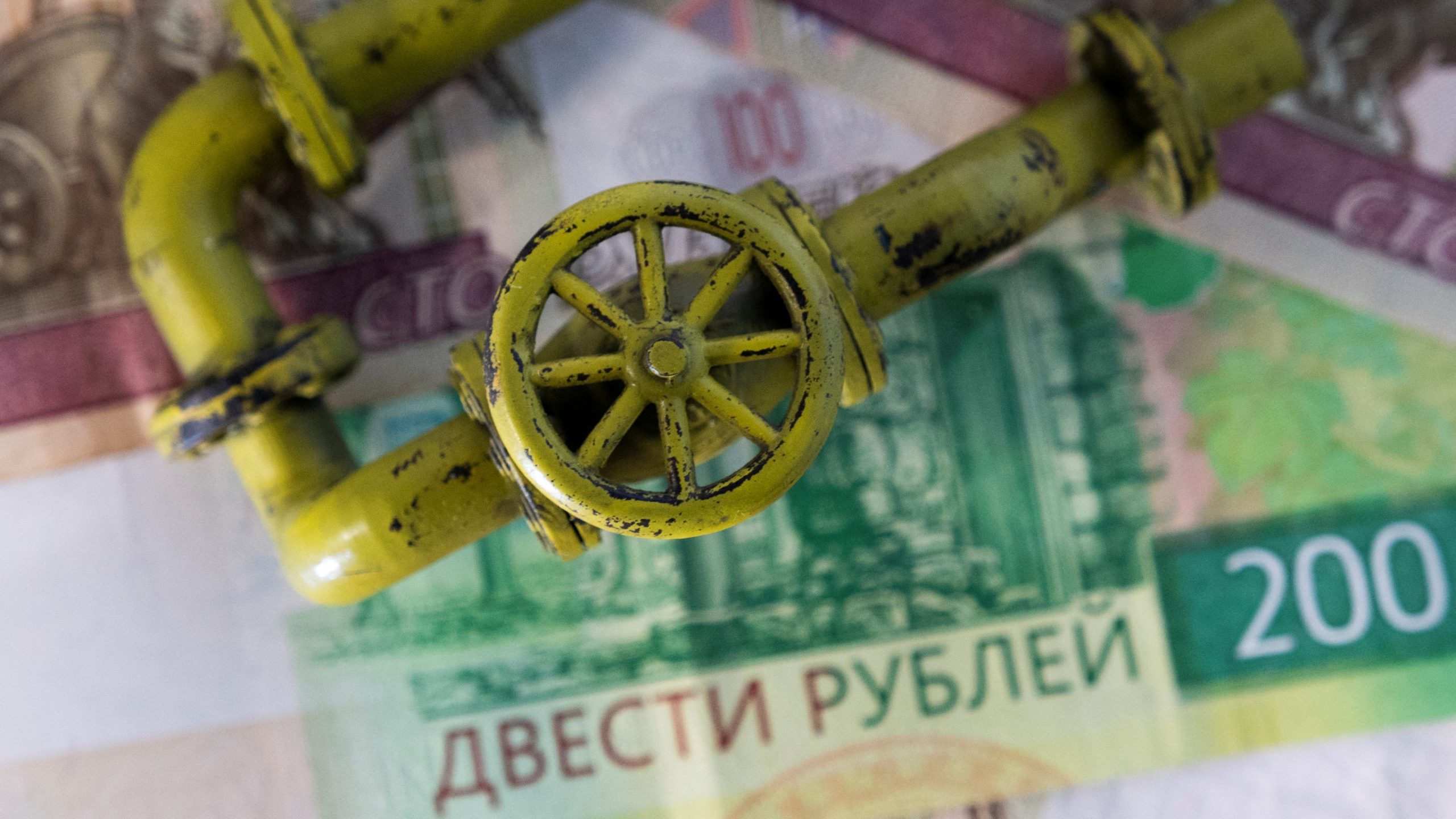 A sanctions counter measure: gas payments to Russia in rubles
